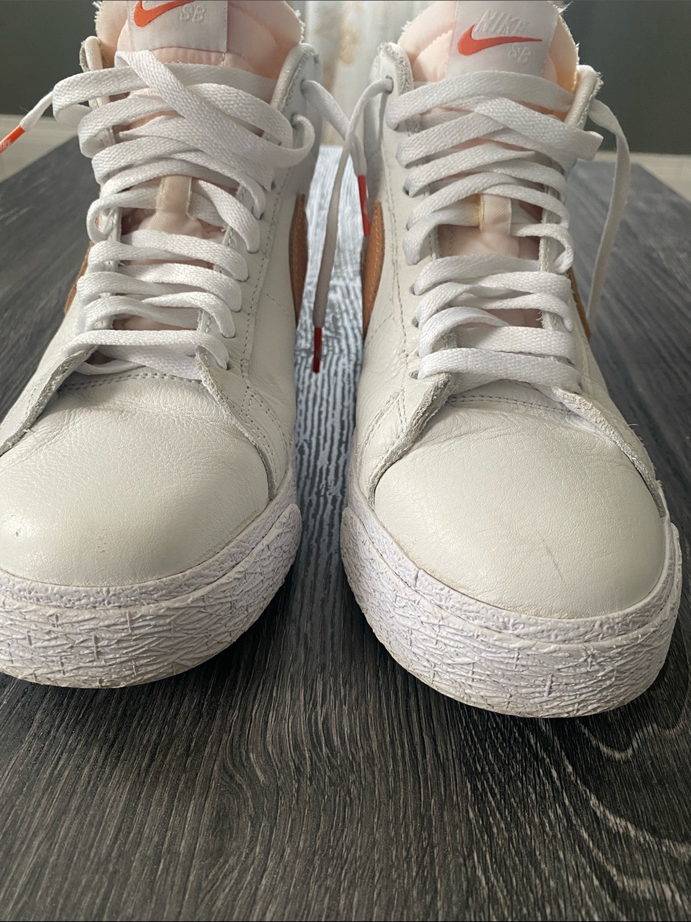 Nike Mens Mid-Top Sneakers. (Or Women) - Picture 14 of 16